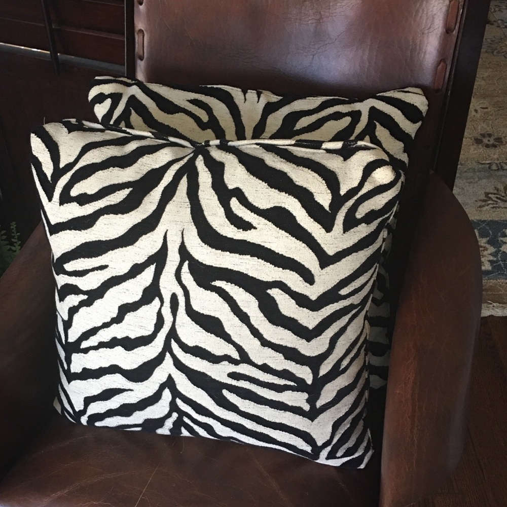 SOLDZebra Pillows Set Very well made like new pillows.